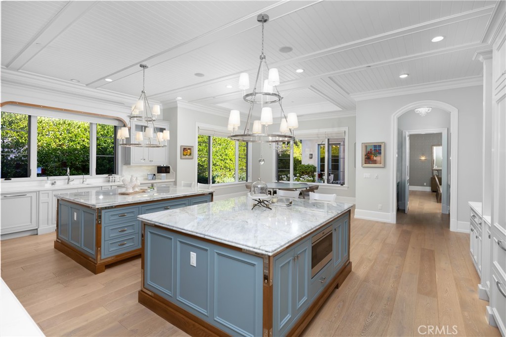 935 W Foothill Boulevard