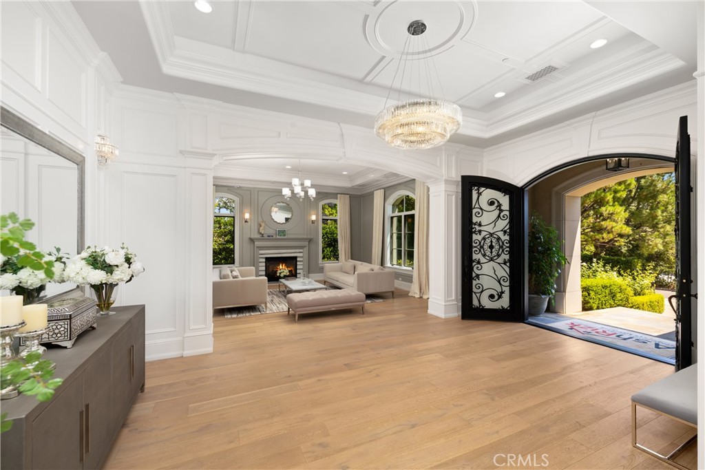 935 W Foothill Boulevard