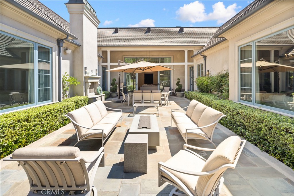 935 W Foothill Boulevard