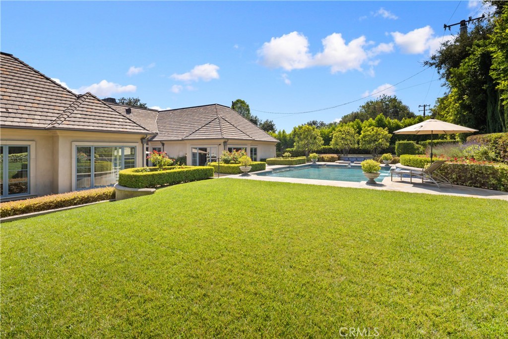 935 W Foothill Boulevard