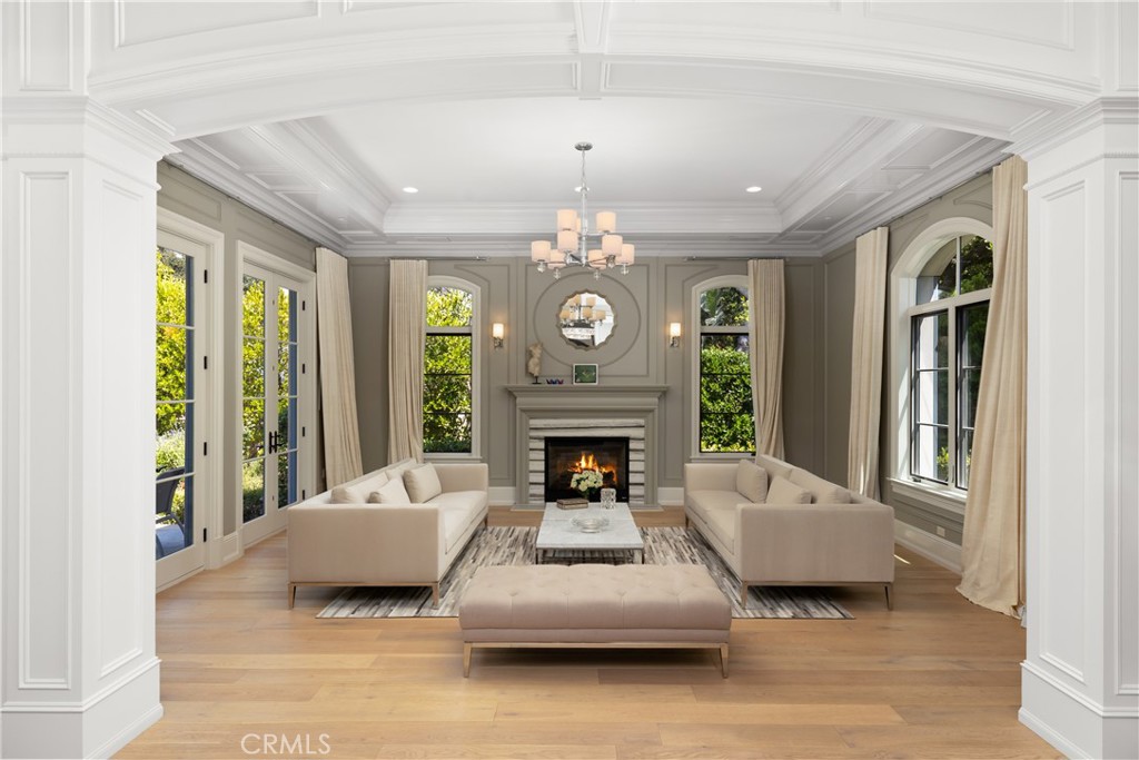 935 W Foothill Boulevard