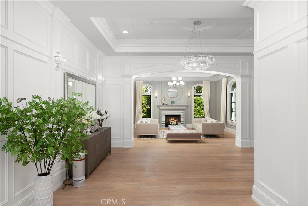 935 W Foothill Boulevard