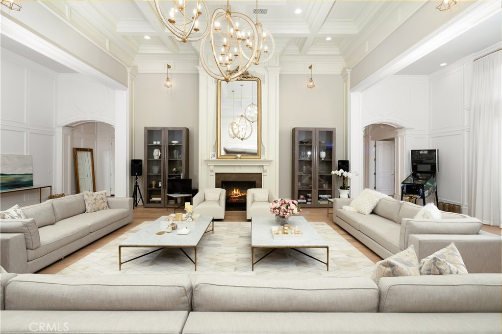 935 W Foothill Boulevard