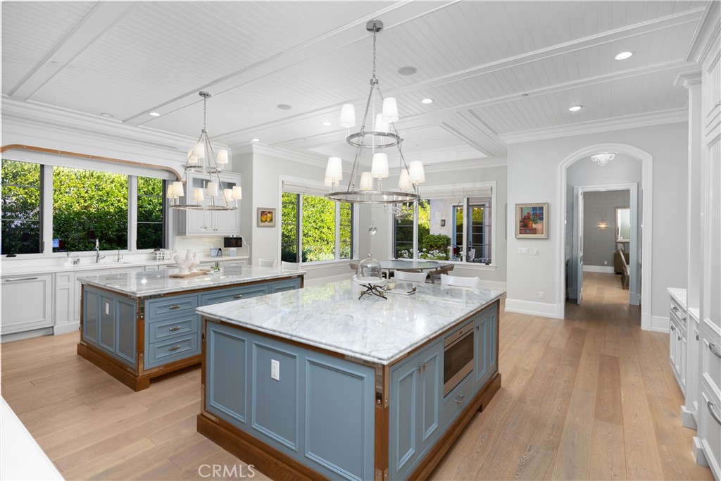 935 W Foothill Boulevard