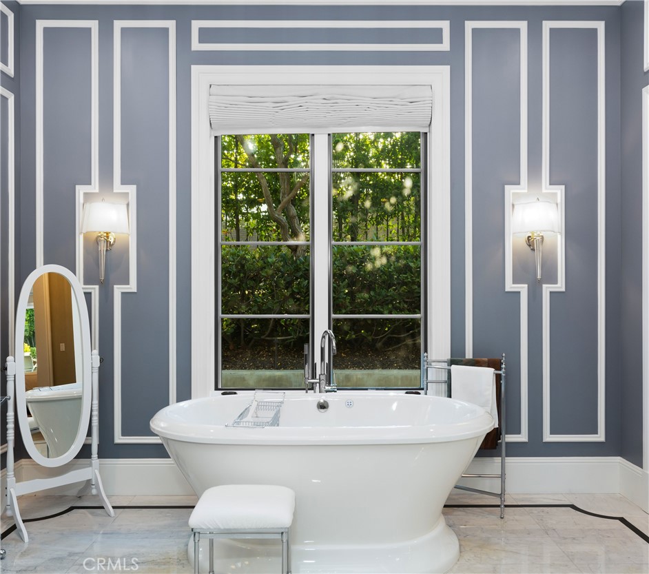 935 W Foothill Boulevard