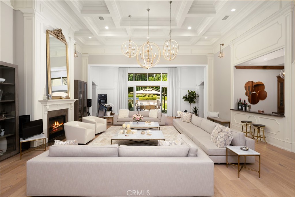 935 W Foothill Boulevard