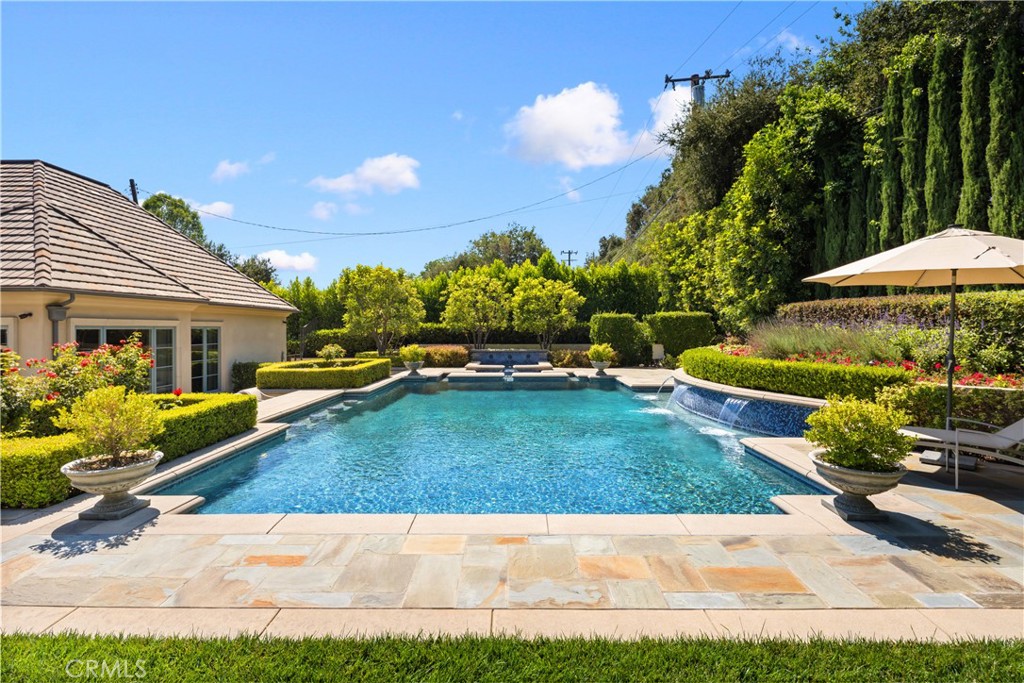 935 W Foothill Boulevard