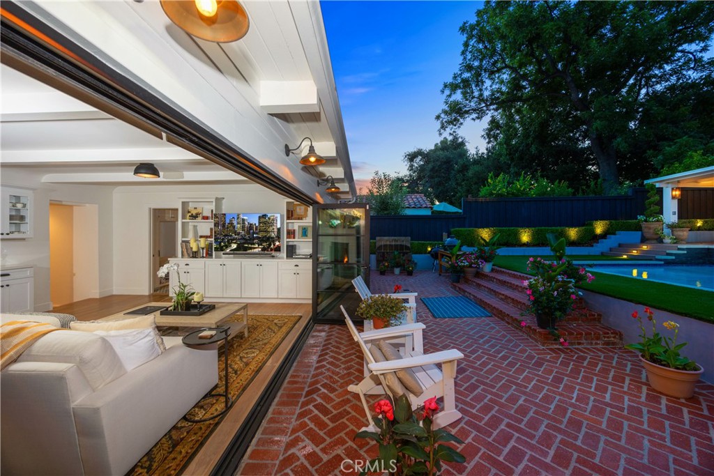 589 W Grandview Avenue