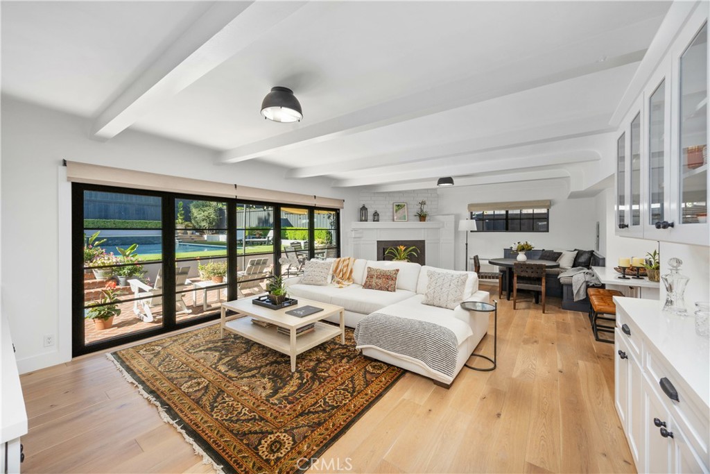 589 W Grandview Avenue