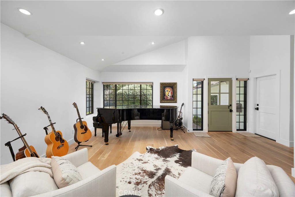 589 W Grandview Avenue