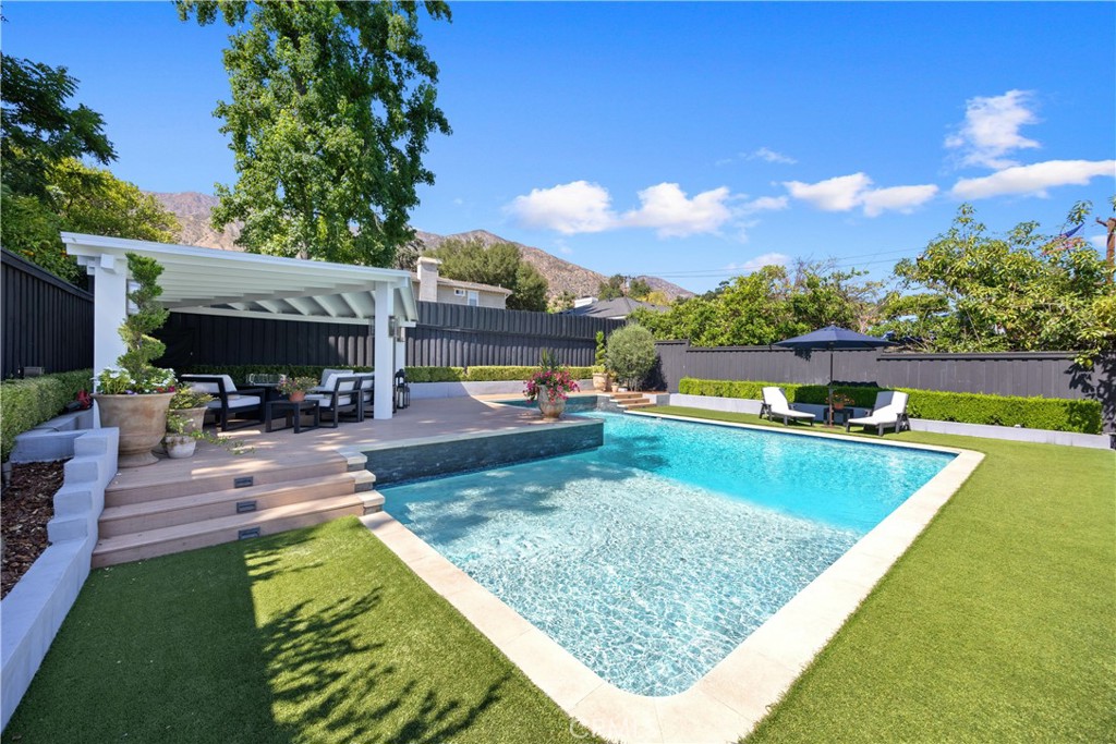 589 W Grandview Avenue