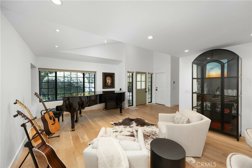 589 W Grandview Avenue