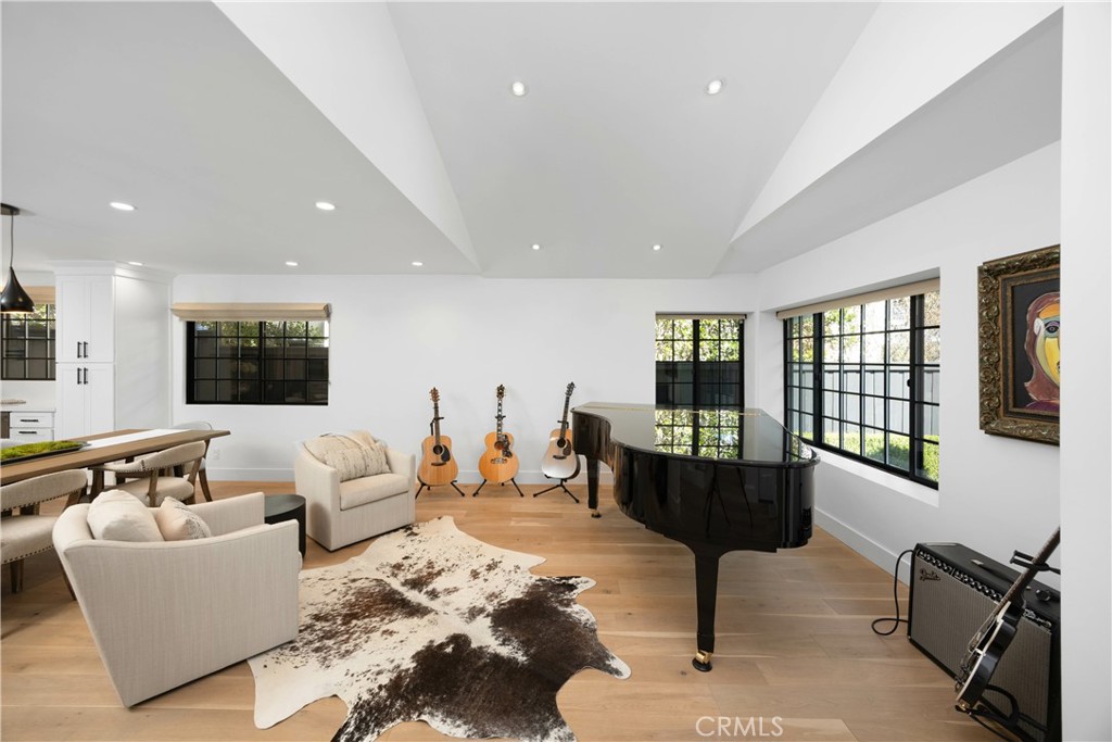 589 W Grandview Avenue