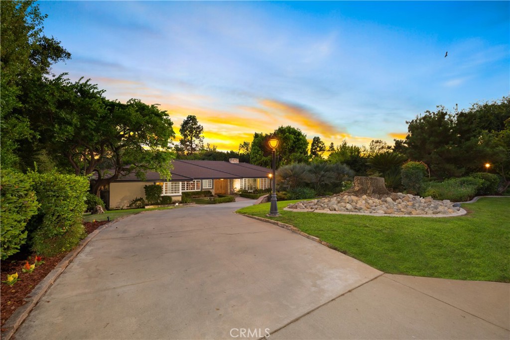 840 W Orange Grove Avenue