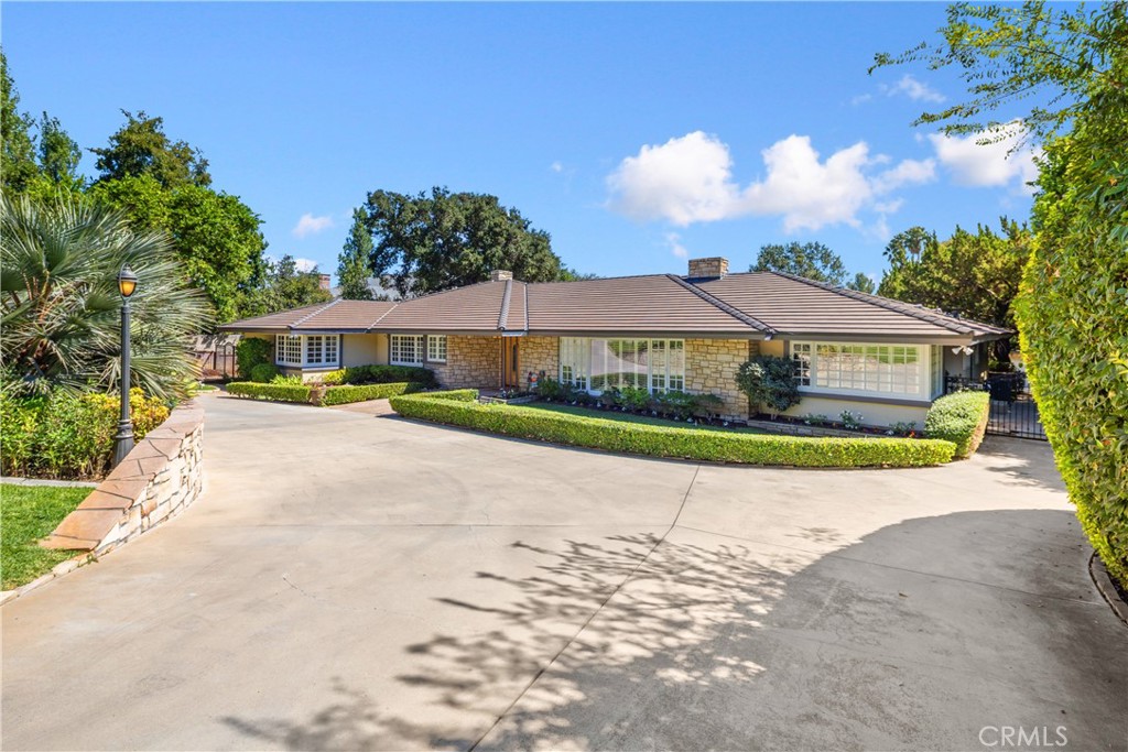 840 W Orange Grove Avenue