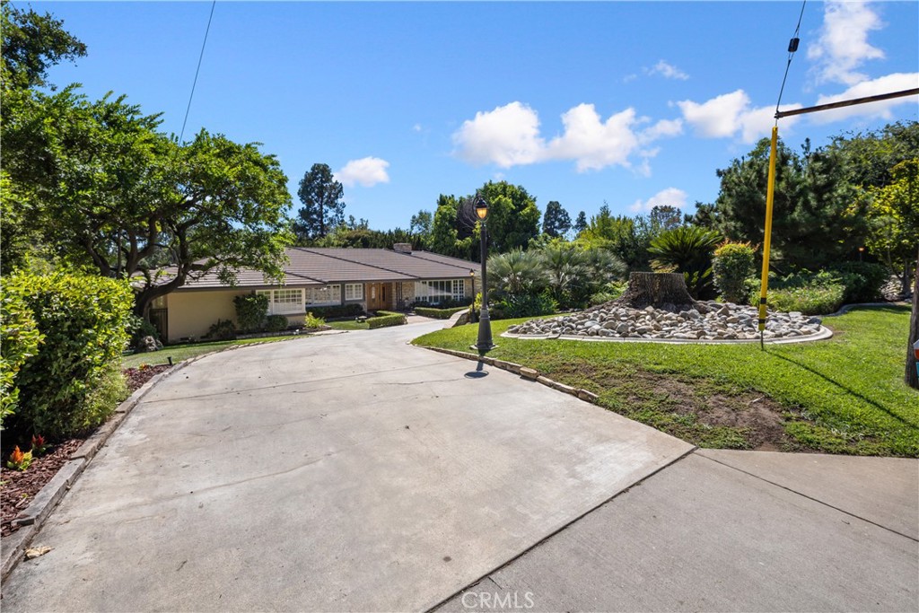 840 W Orange Grove Avenue
