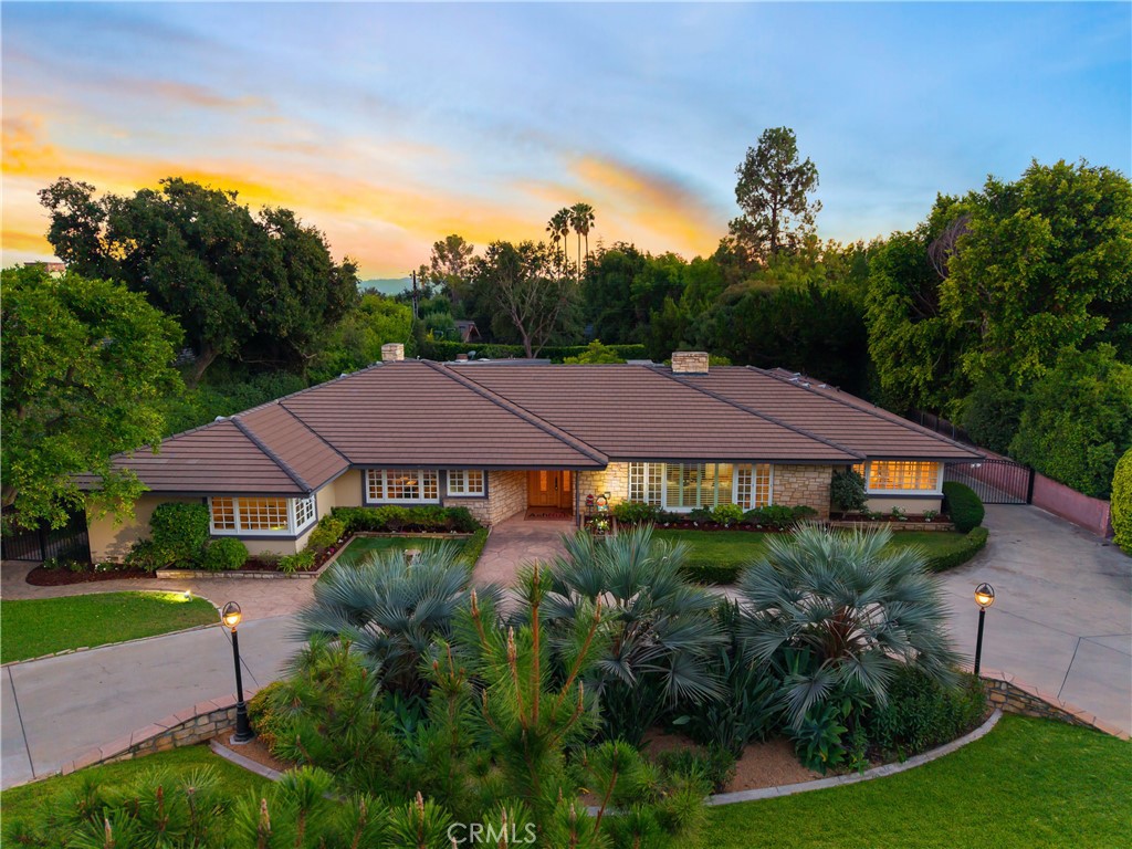 840 W Orange Grove Avenue