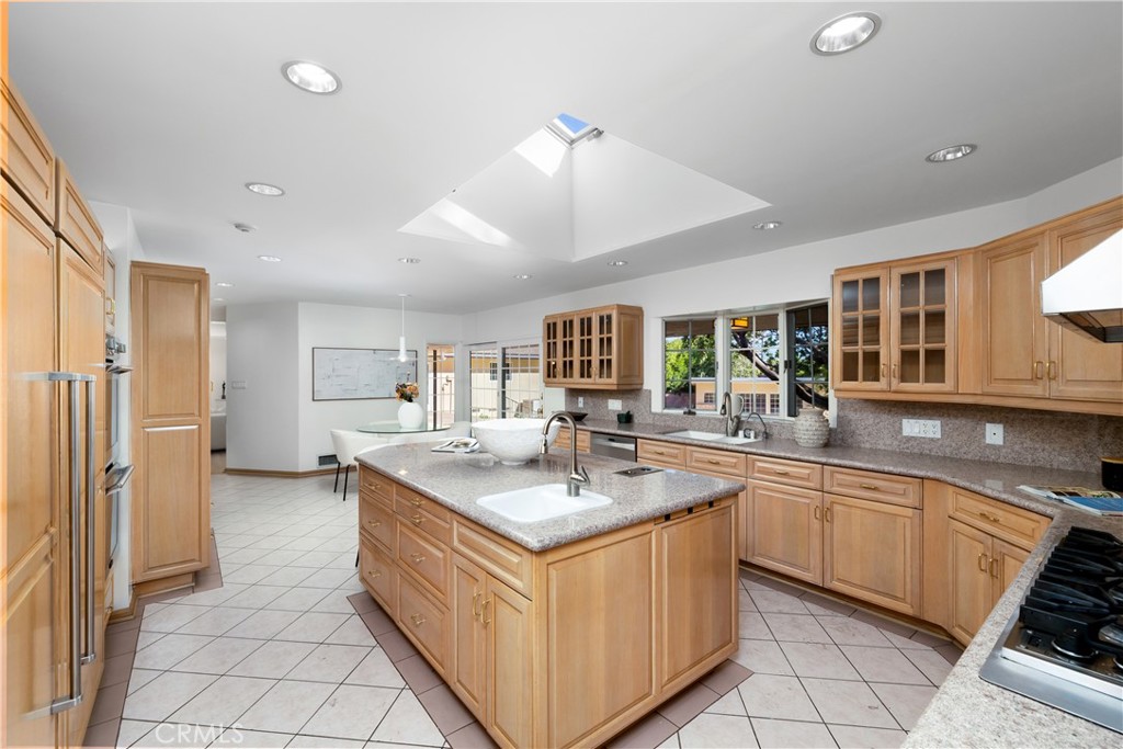 840 W Orange Grove Avenue