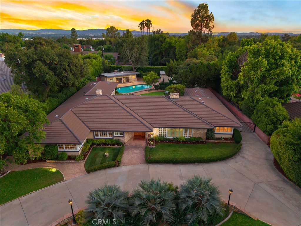 840 W Orange Grove Avenue