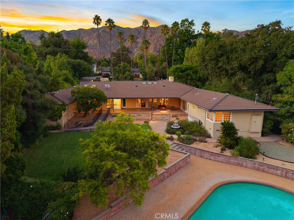 840 W Orange Grove Avenue