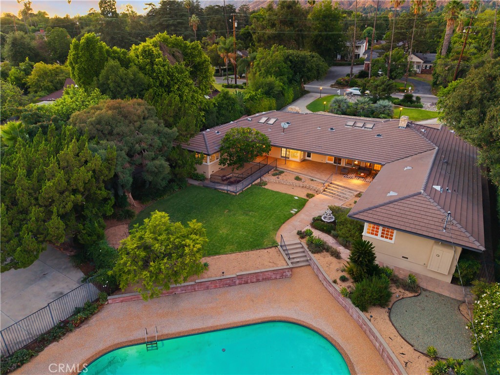 840 W Orange Grove Avenue