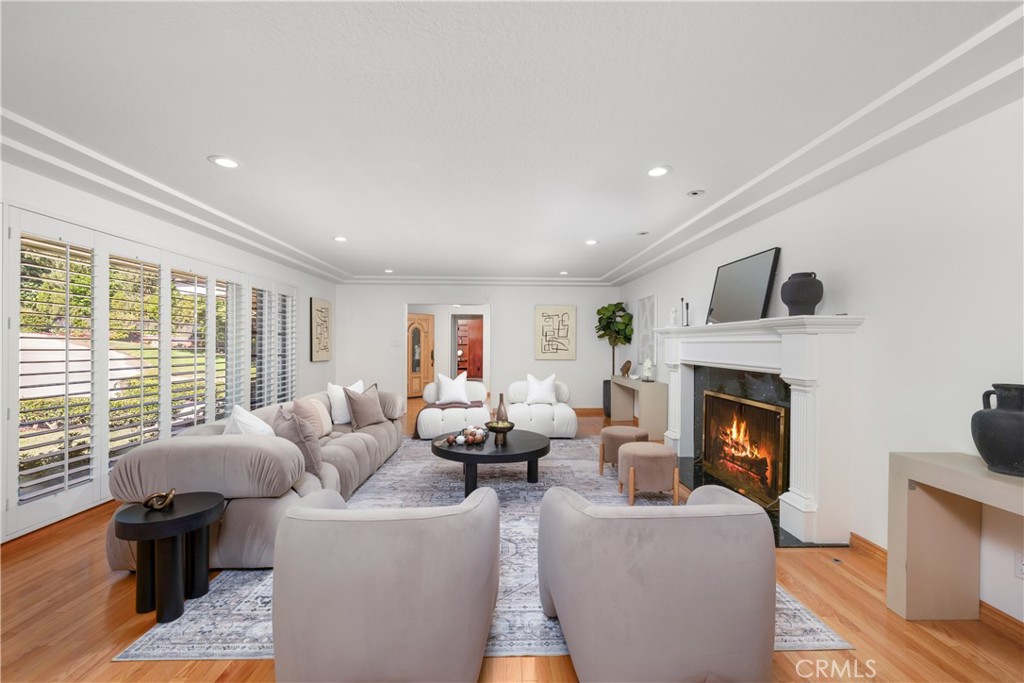840 W Orange Grove Avenue