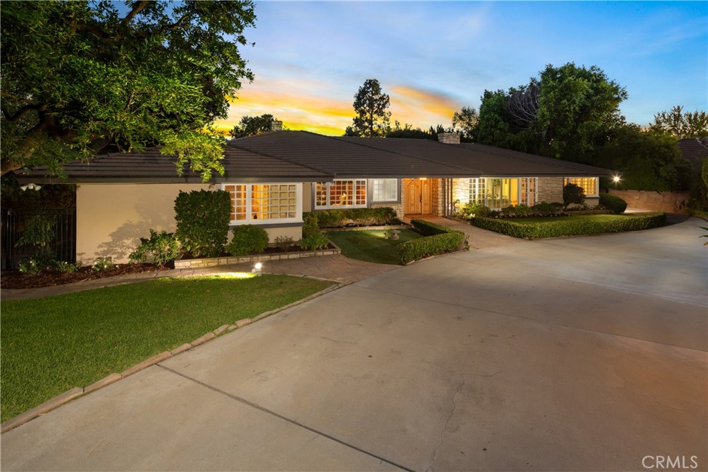 840 W Orange Grove Avenue