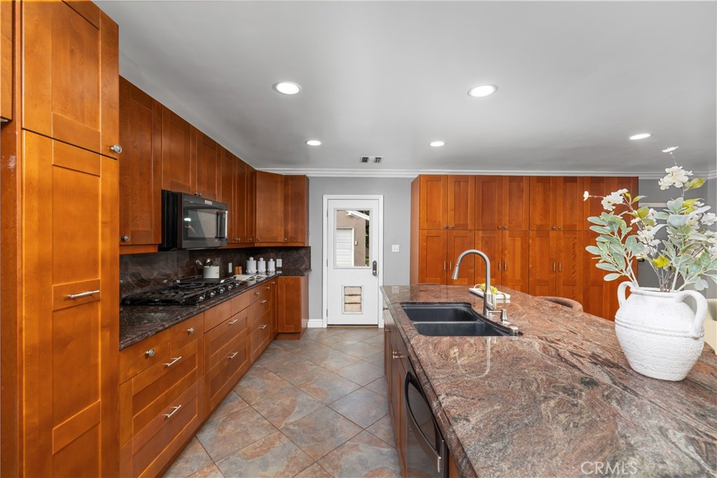 35 W Floral Avenue