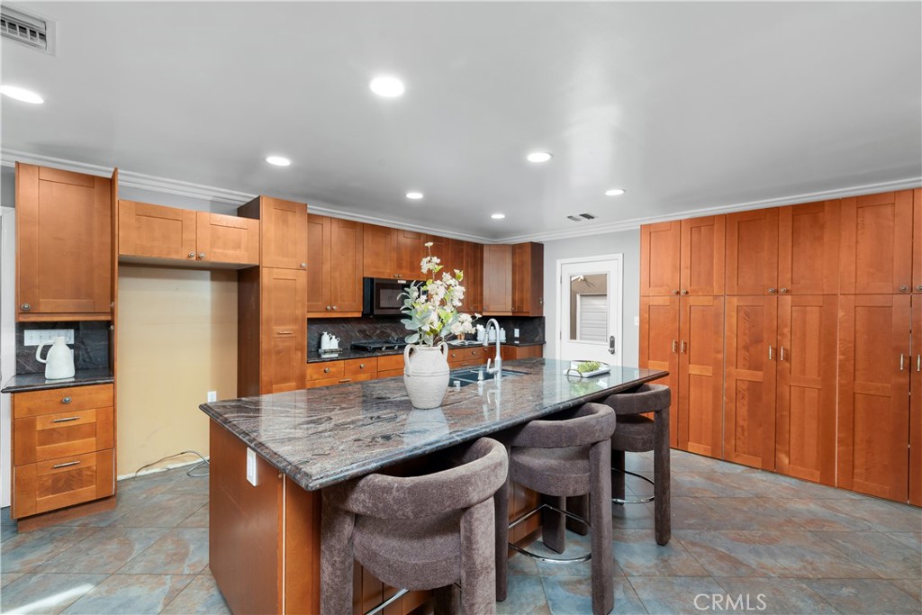 35 W Floral Avenue