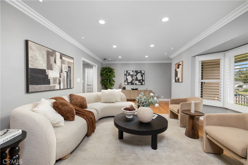 35 W Floral Avenue