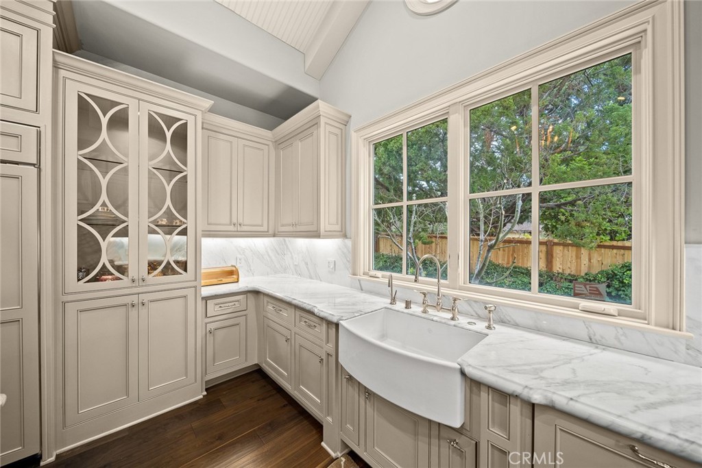 1716 Alta Oaks Drive