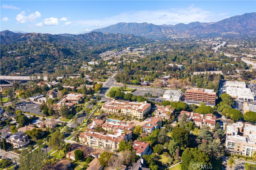 332 W Green Street 109