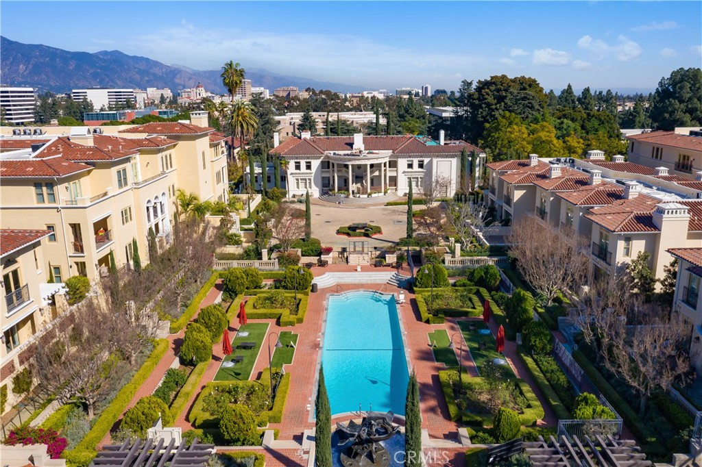 332 W Green Street 109