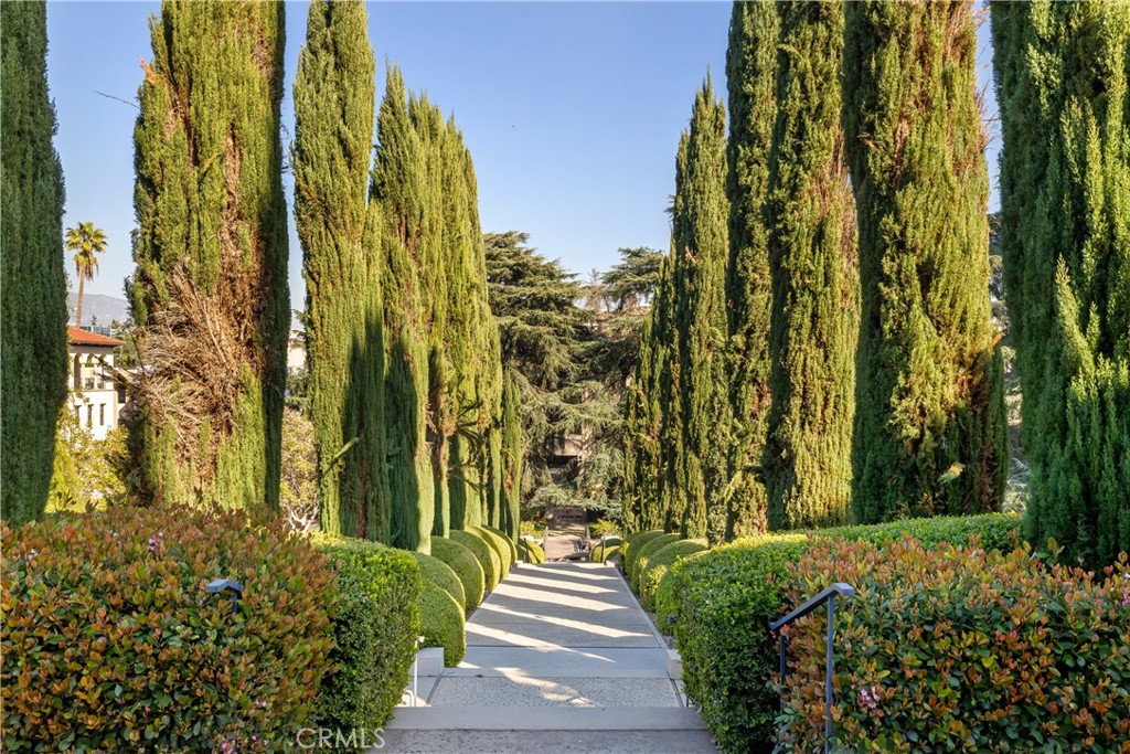 332 W Green Street 109