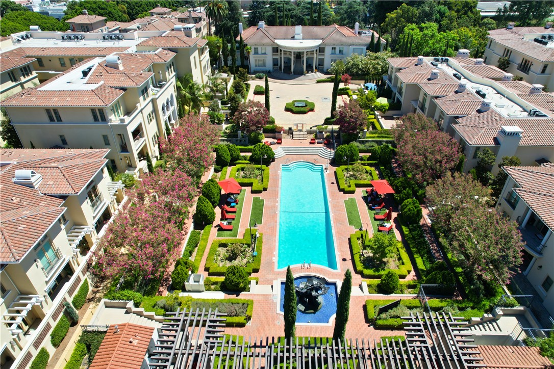 332 W Green Street 109