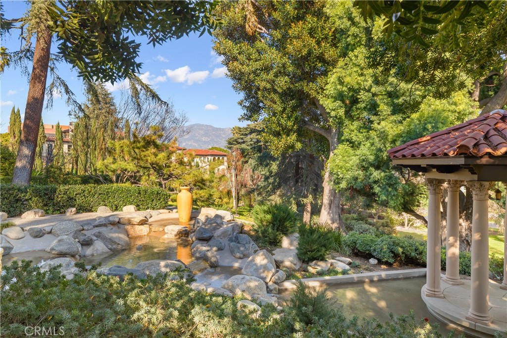 332 W Green Street 109