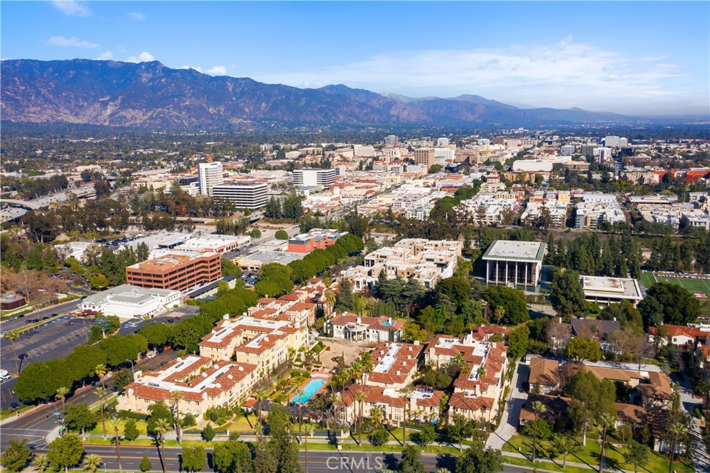 332 W Green Street 109