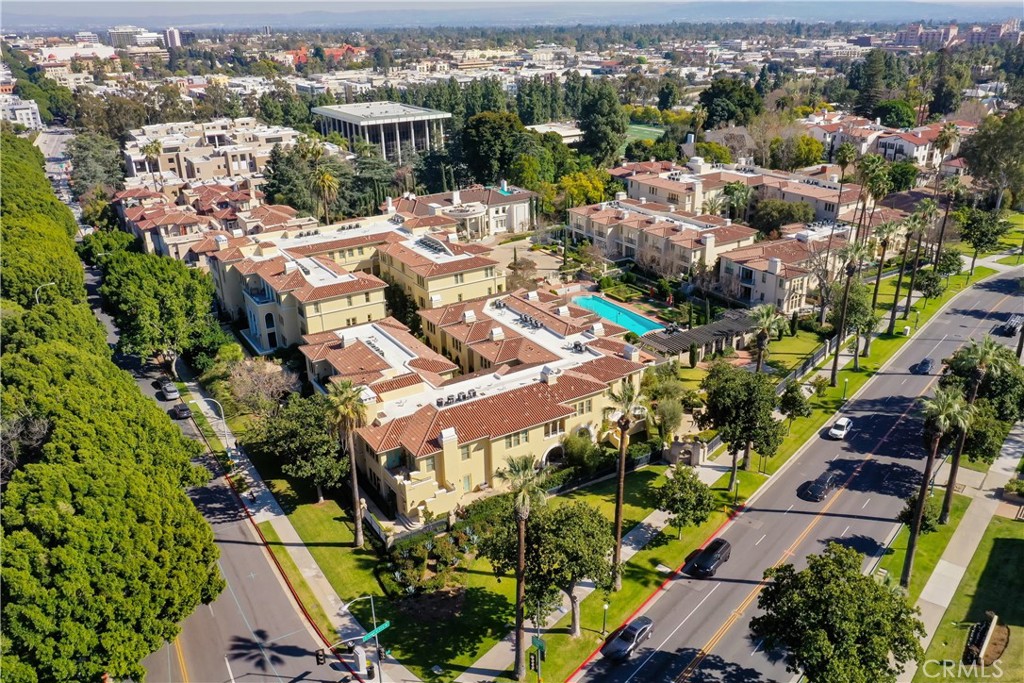 332 W Green Street 109