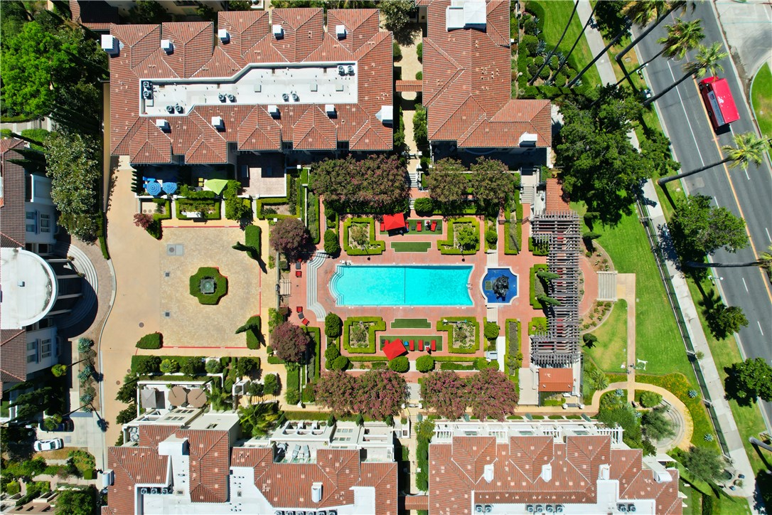 332 W Green Street 109