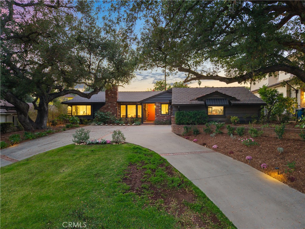 1709 Alta Oaks