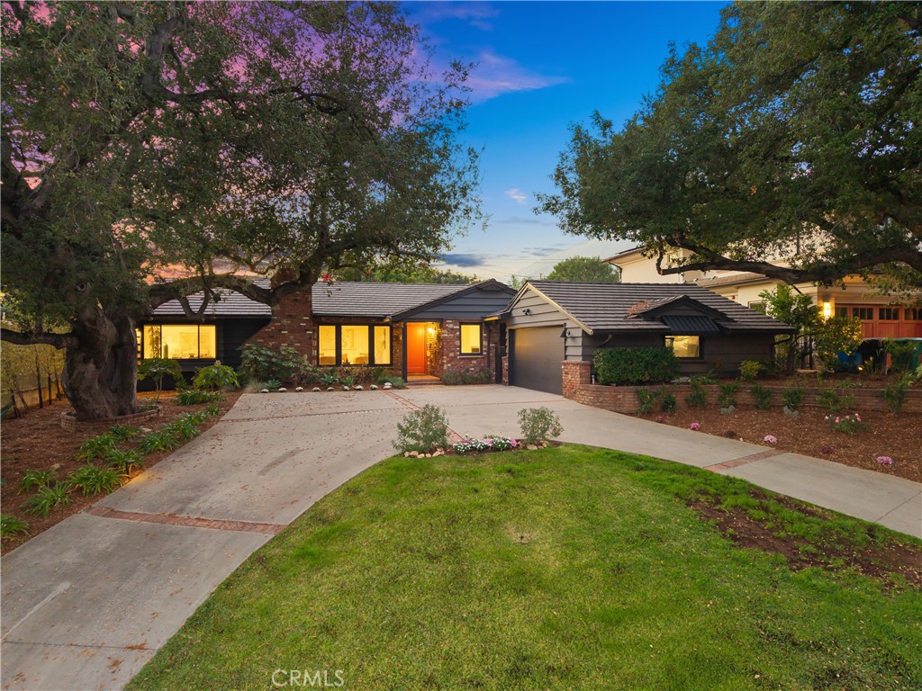 1709 Alta Oaks
