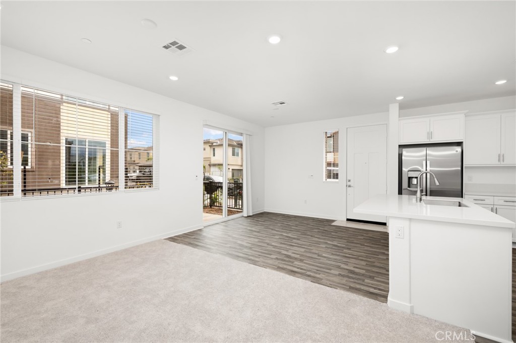 2753 E Amberley Privado