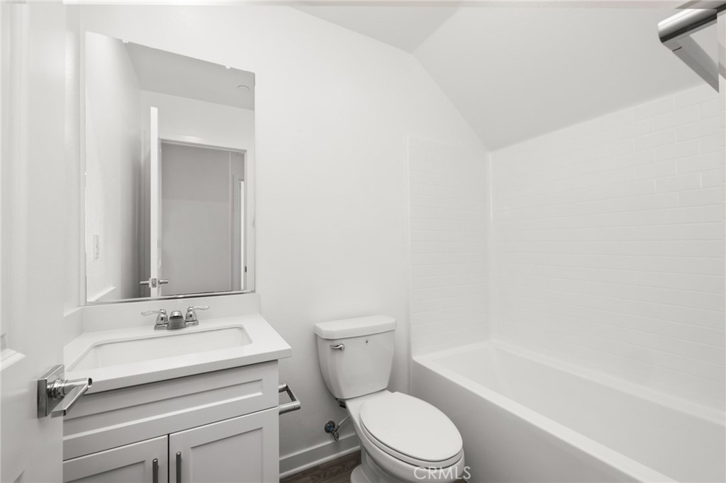 2753 E Amberley Privado