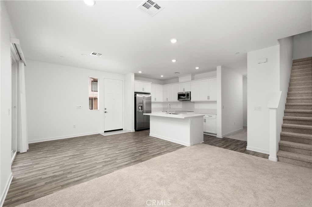 2753 E Amberley Privado