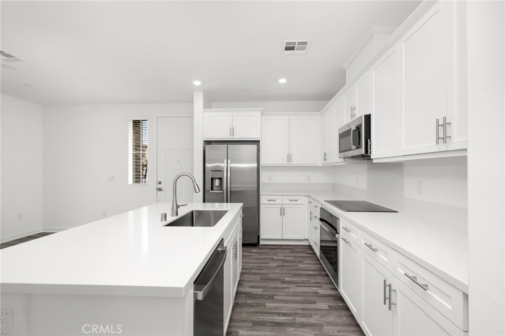 2753 E Amberley Privado