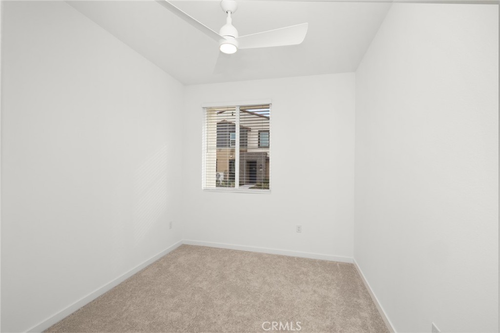 2753 E Amberley Privado