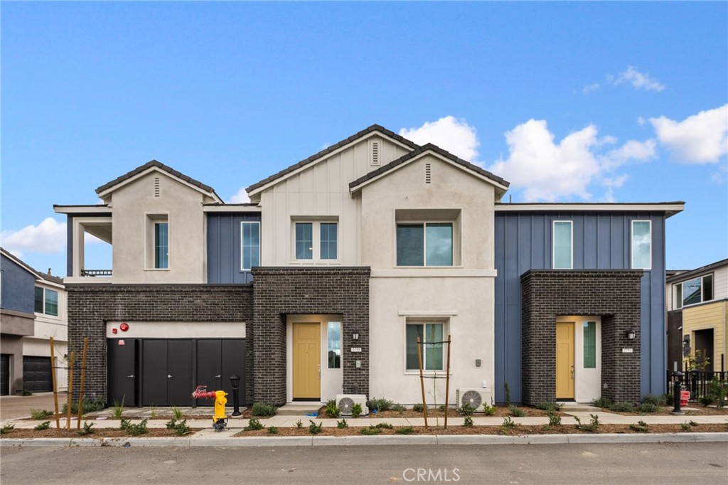 2753 E Amberley Privado