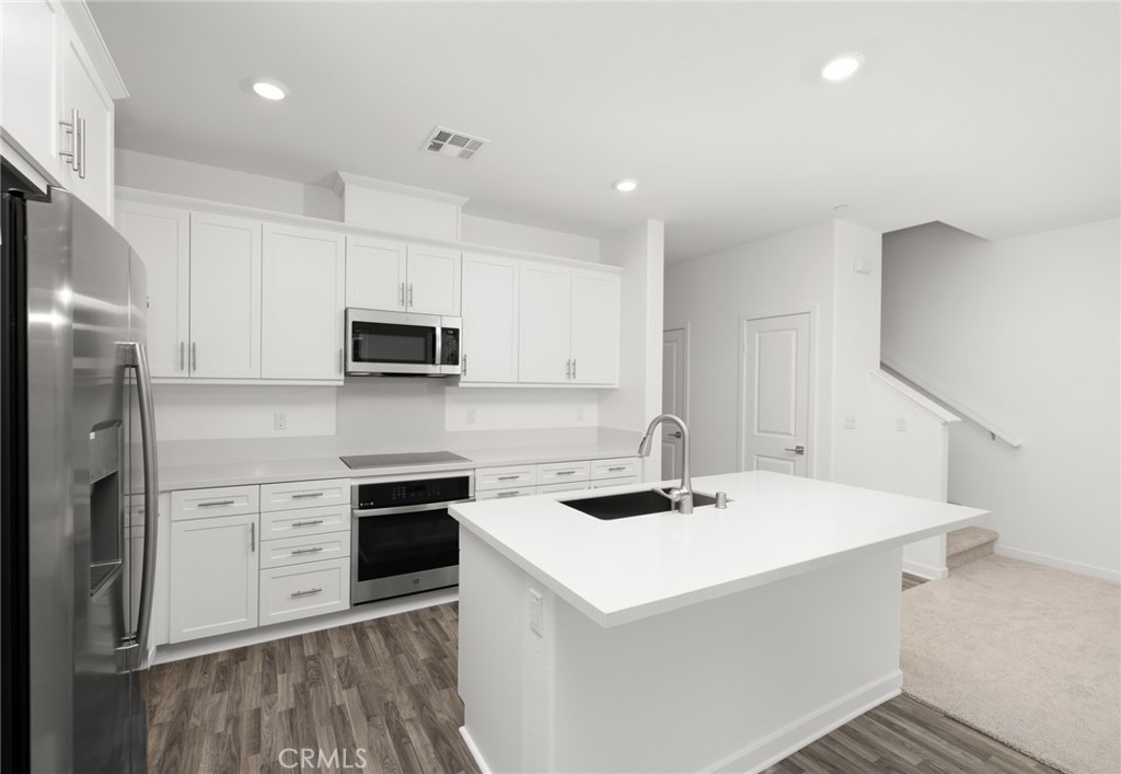 2753 E Amberley Privado