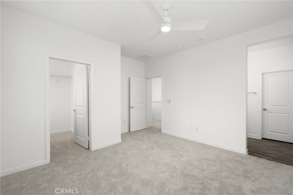 2753 E Amberley Privado