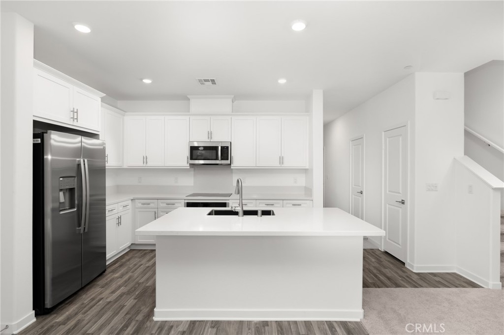 2753 E Amberley Privado